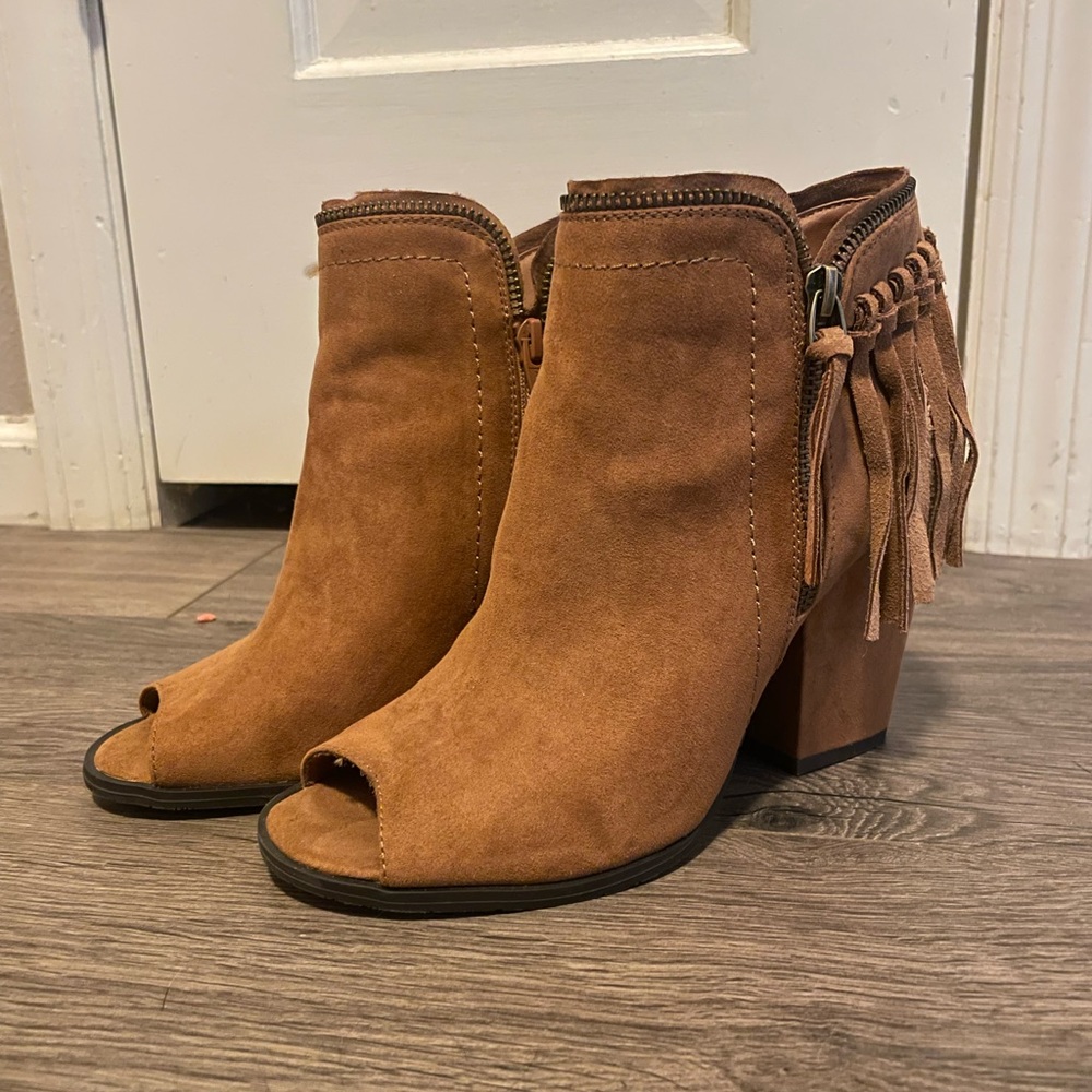 DV by Dolce Vita Open Toed Fringe Boots sz 8